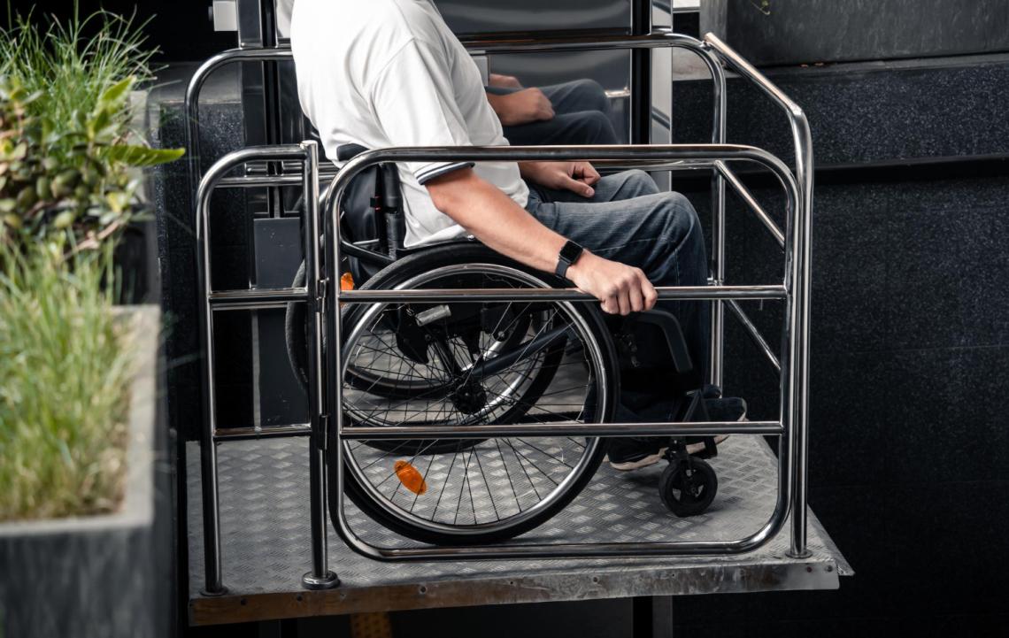 Montáž a demontáž zdvíhacieho zariadenia v zmysle 14b ods. 5 zákona o vlastníctve bytov a NP